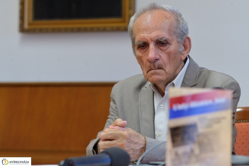 A helyi diktatúra bája könyvbemutató