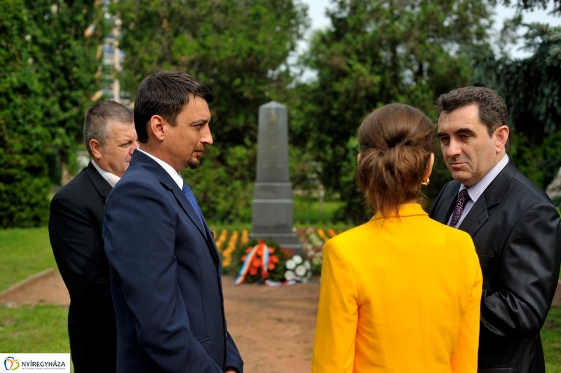 Hősökre emlékeztek