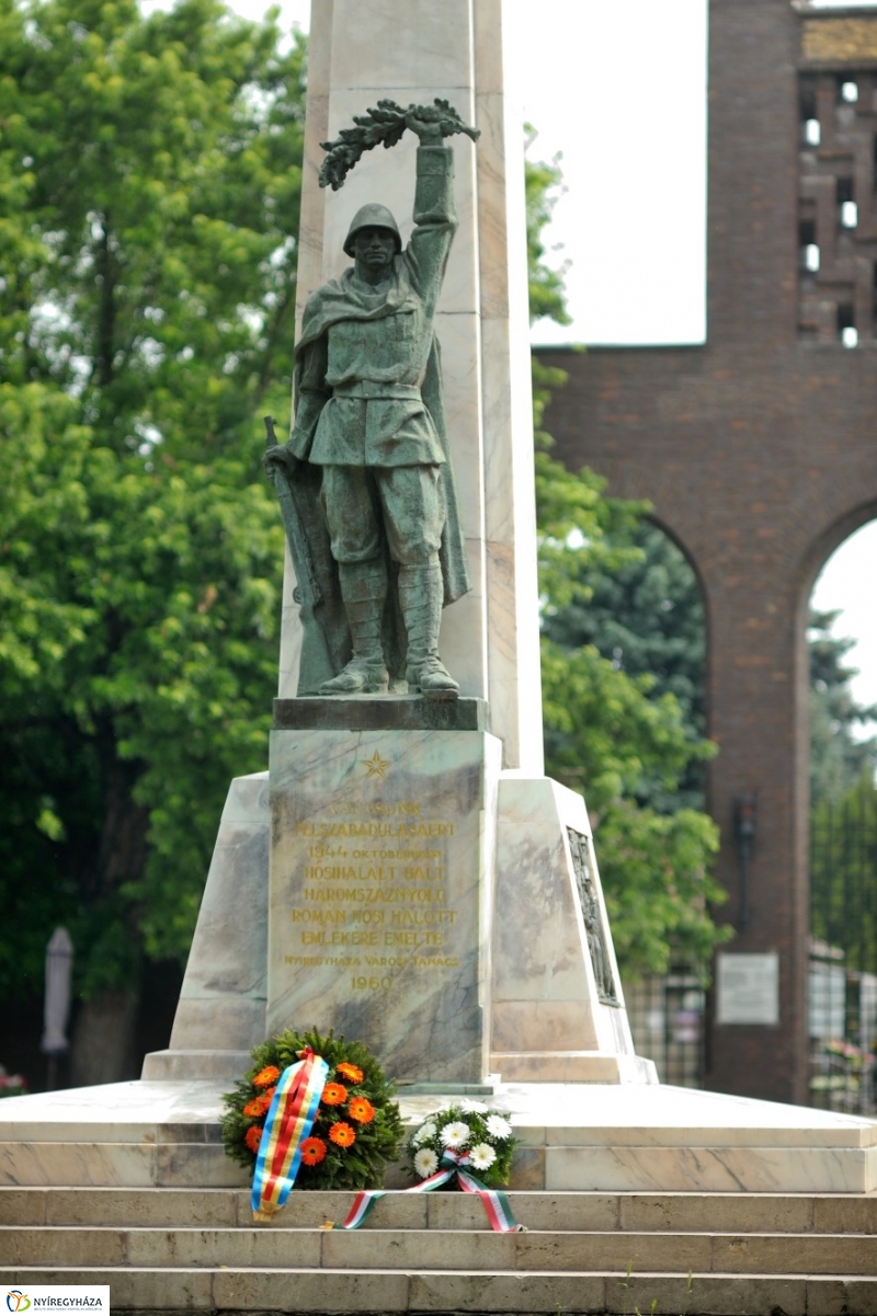 Hősökre emlékeztek