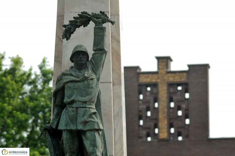 Hősökre emlékeztek