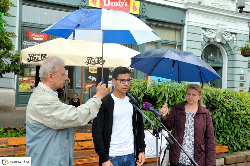 Pedagógus tüntetés a belvárosban