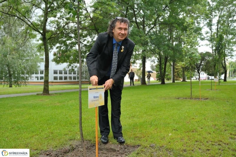 Rotary játszótér alapkőletétel