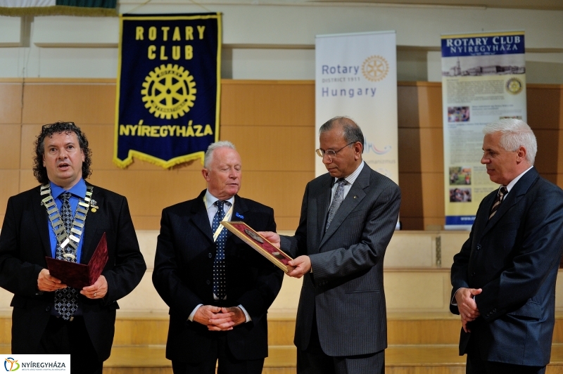 Rotary játszótér alapkőletétel