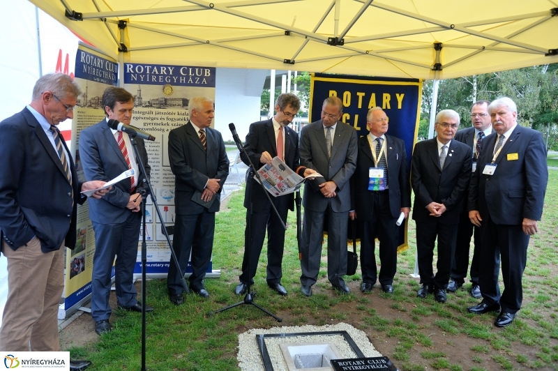 Rotary játszótér alapkőletétel