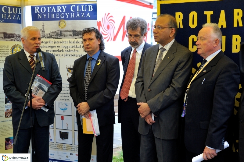 Rotary játszótér alapkőletétel