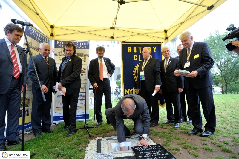 Rotary játszótér alapkőletétel