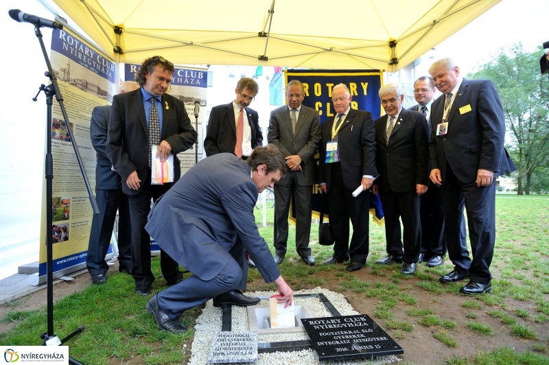 Rotary játszótér alapkőletétel