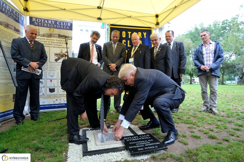 Rotary játszótér alapkőletétel