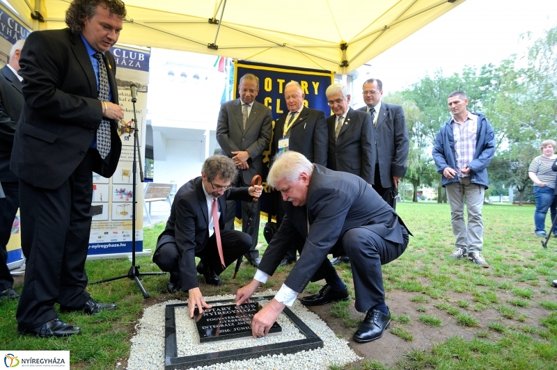 Rotary játszótér alapkőletétel