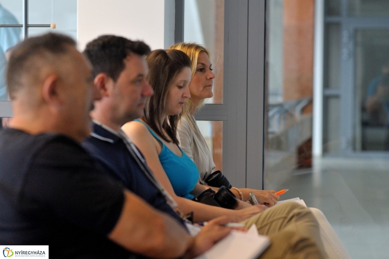 Úszóverseny  sajtótájékoztató