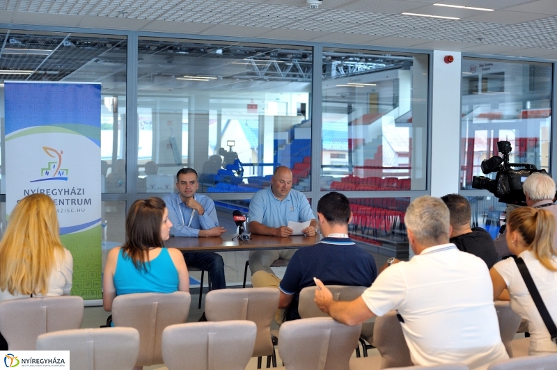 Úszóverseny  sajtótájékoztató