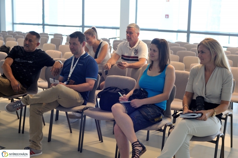 Úszóverseny  sajtótájékoztató