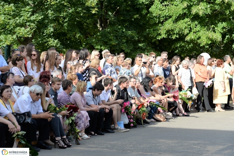 ELbúcsúztak a nyolcadikosok az Apáczaitól