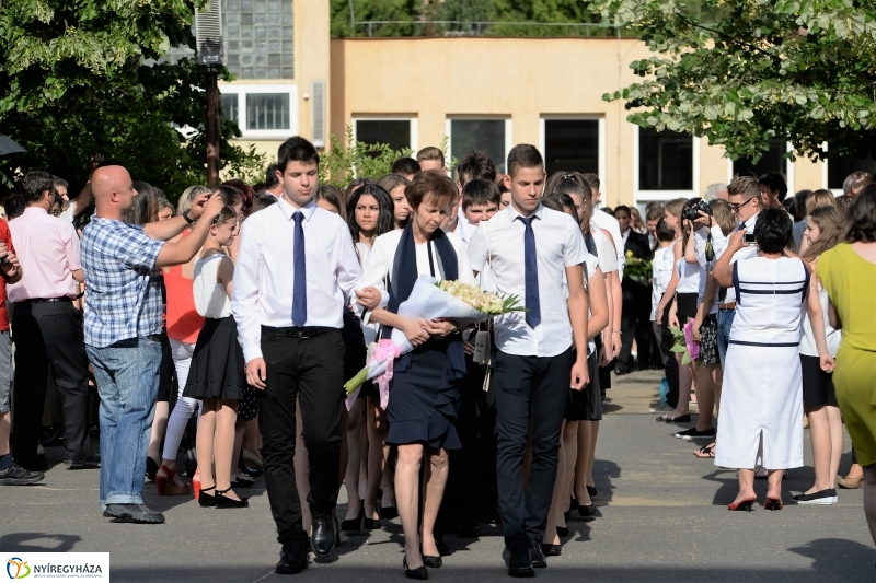 ELbúcsúztak a nyolcadikosok az Apáczaitól