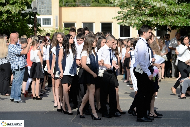 ELbúcsúztak a nyolcadikosok az Apáczaitól