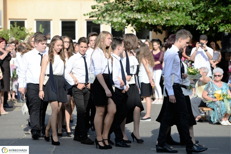 ELbúcsúztak a nyolcadikosok az Apáczaitól