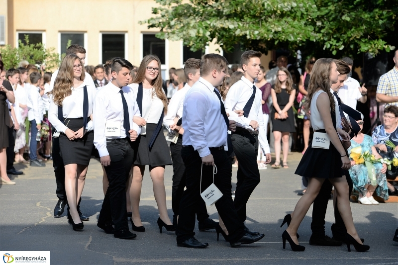ELbúcsúztak a nyolcadikosok az Apáczaitól