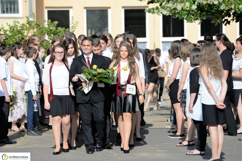 ELbúcsúztak a nyolcadikosok az Apáczaitól
