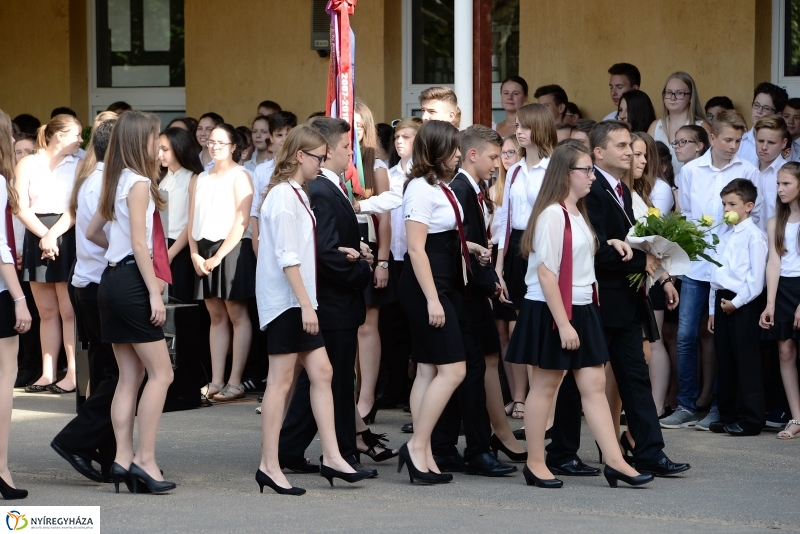 ELbúcsúztak a nyolcadikosok az Apáczaitól