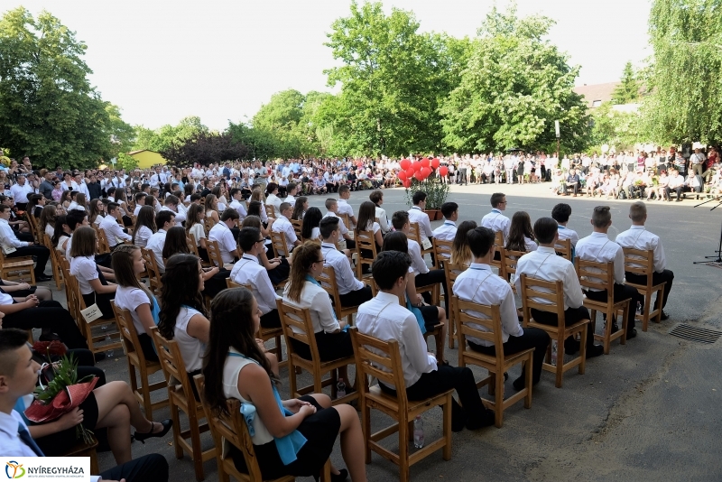 ELbúcsúztak a nyolcadikosok az Apáczaitól