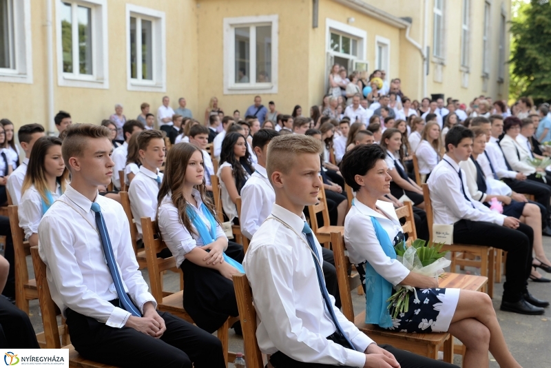 ELbúcsúztak a nyolcadikosok az Apáczaitól