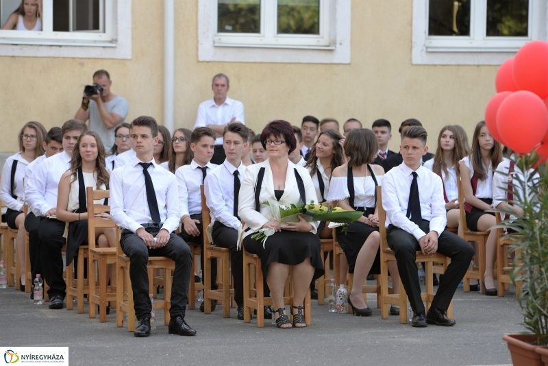 ELbúcsúztak a nyolcadikosok az Apáczaitól