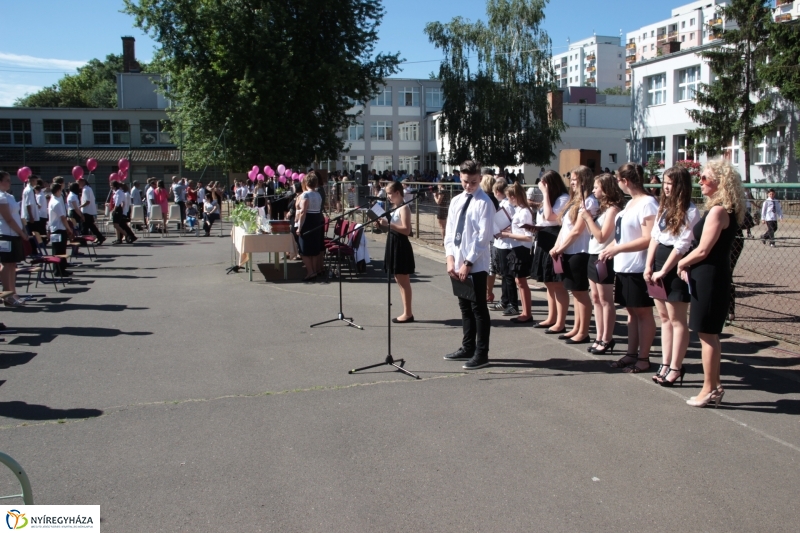 Vécseys diákok búcsúja