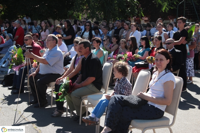 Vécseys diákok búcsúja