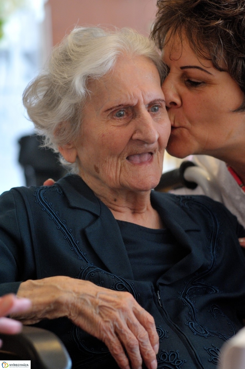 Szépkorú köszöntése - Farkas Miklósné