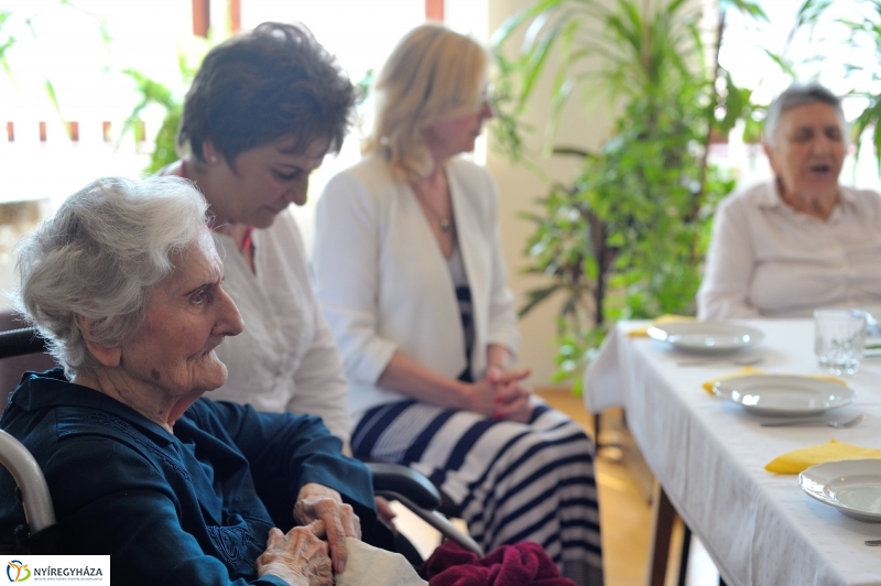 Szépkorú köszöntése - Farkas Miklósné