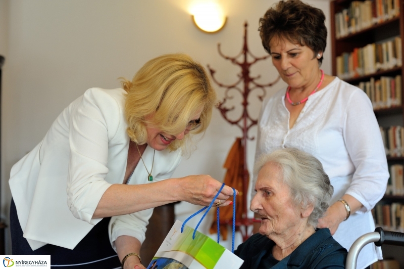 Szépkorú köszöntése - Farkas Miklósné