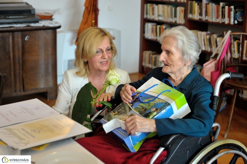 Szépkorú köszöntése - Farkas Miklósné