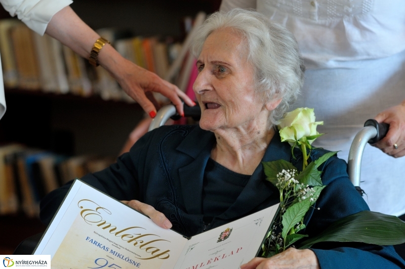 Szépkorú köszöntése - Farkas Miklósné