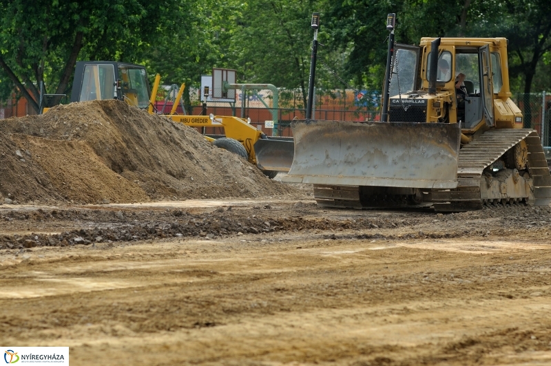 Pályafelújítás a stadionban