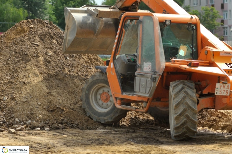 Pályafelújítás a stadionban