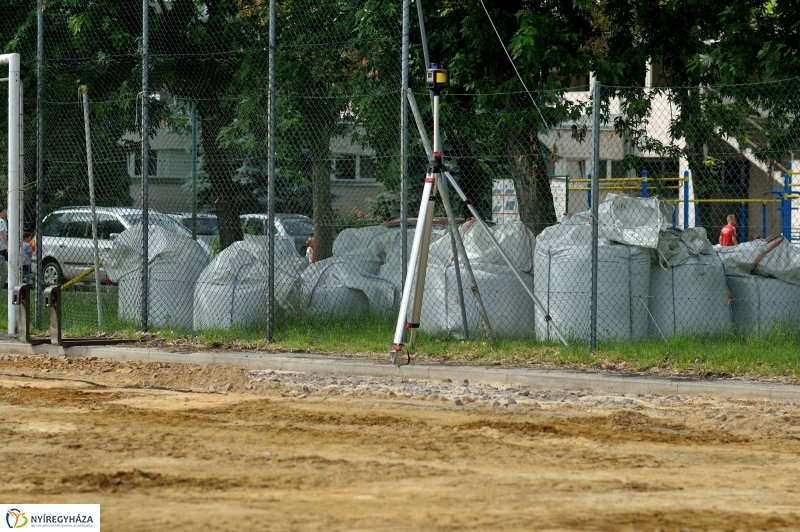 Pályafelújítás a stadionban