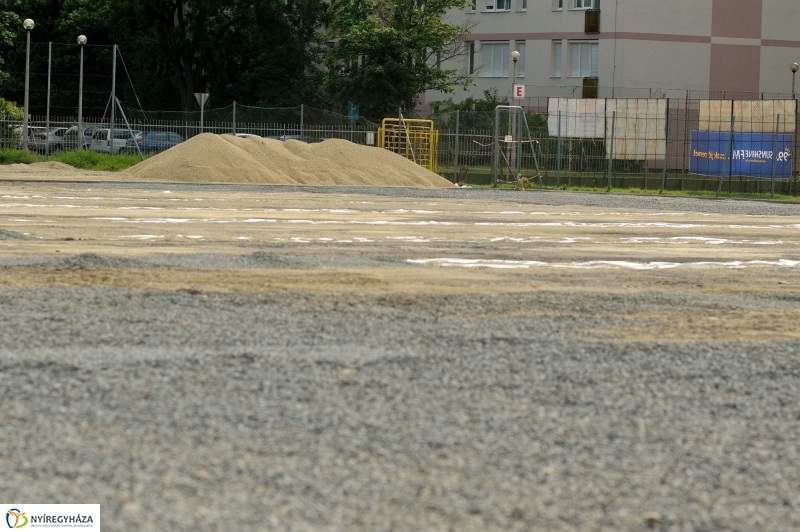 Pályafelújítás a stadionban
