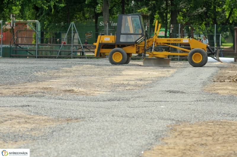 Pályafelújítás a stadionban