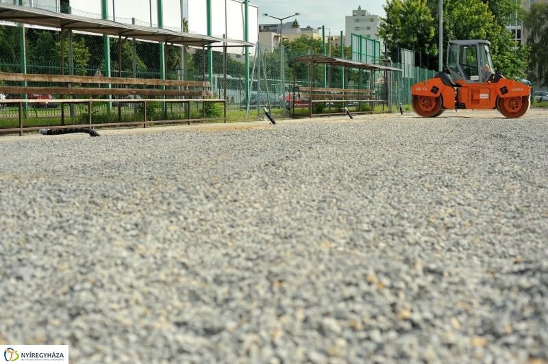 Pályafelújítás a stadionban
