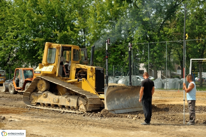 Pályafelújítás a stadionban