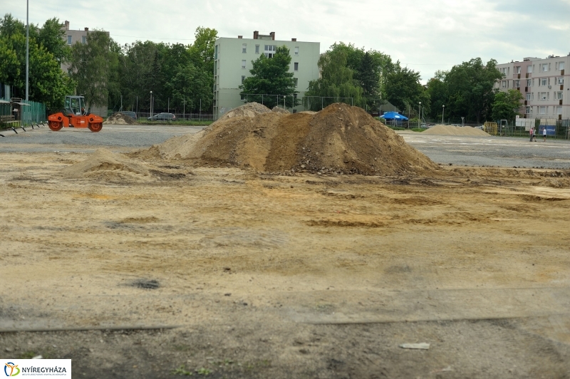 Pályafelújítás a stadionban