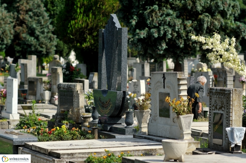 Járőrözés a temetőben