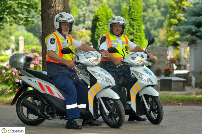 Járőrözés a temetőben