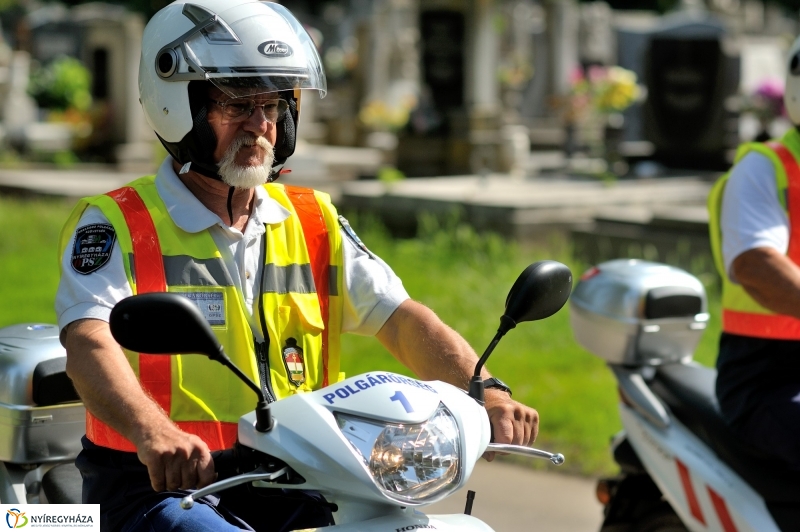 Járőrözés a temetőben