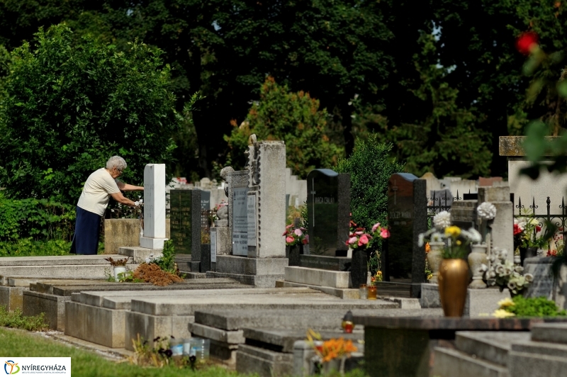 Járőrözés a temetőben