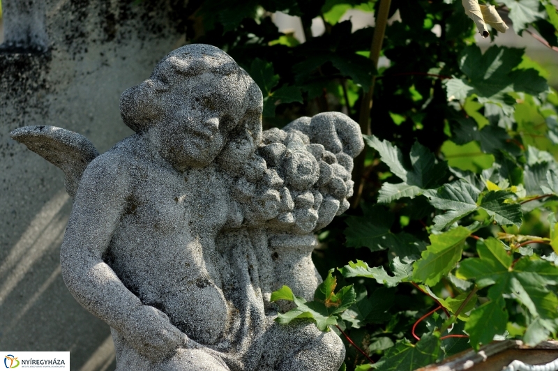 Járőrözés a temetőben