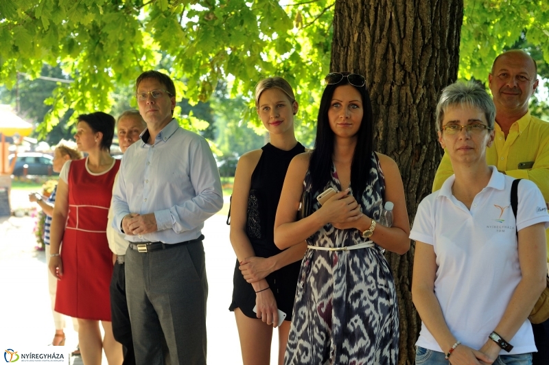 Megnyitották a Sóstói Piacot