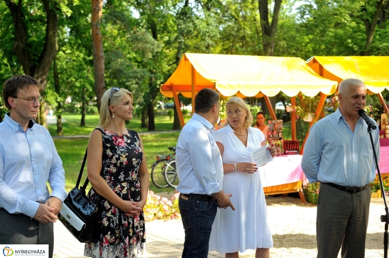 Megnyitották a Sóstói Piacot