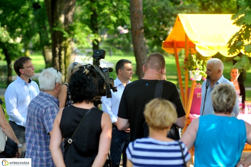 Megnyitották a Sóstói Piacot