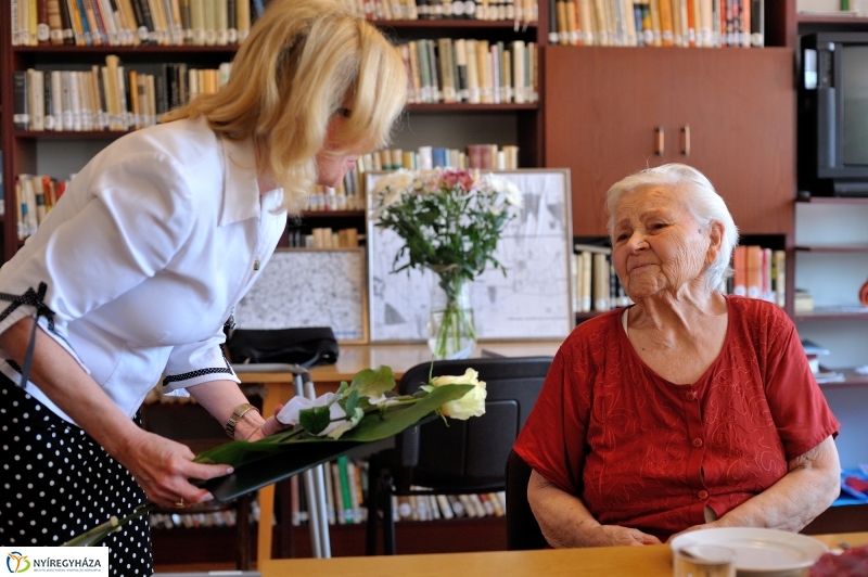 Szépkorú köszöntése - Csirip Andorné